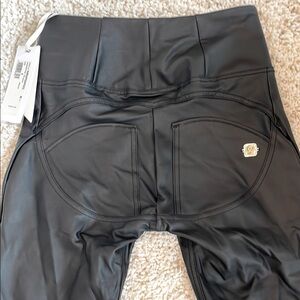 New Freddy jeans faux leather black Capri small mid waist 24” inseam Italian